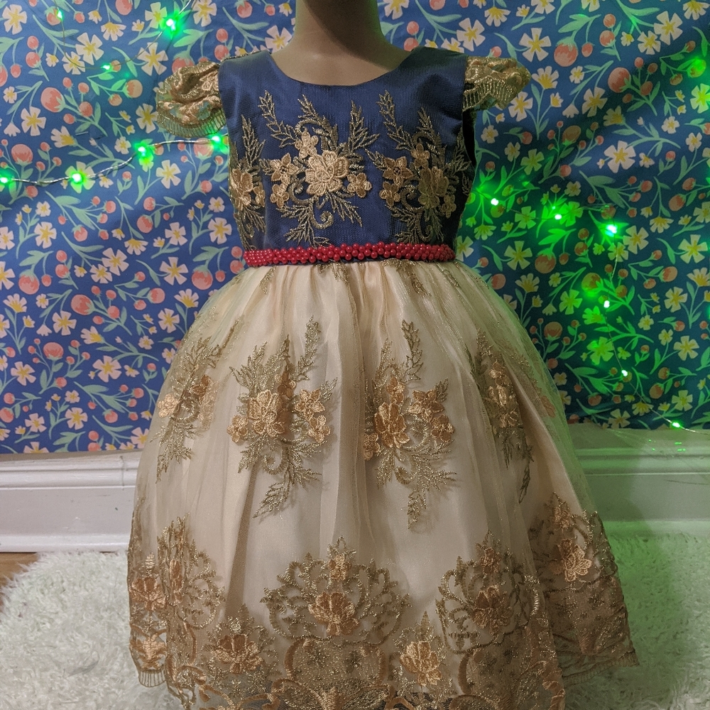 Snow white elegant party dress 2-3T